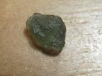 mi. 2x ruwe edelsteen MOLDAVIET (4) zeldzaam, Verzamelen, Mineralen en Fossielen, Verzenden, Mineraal