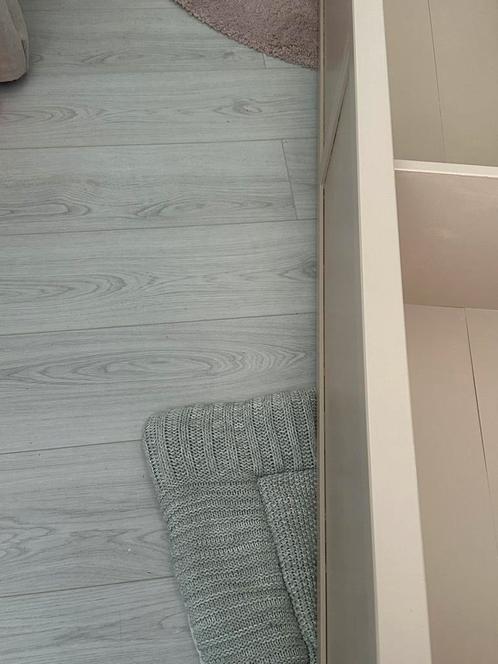 Gratis (zelf verwijderen 30/8)laminaat lichtgrijs ca 90m2, Doe-het-zelf en Verbouw, Vloerdelen en Plavuizen, Gebruikt, Laminaat