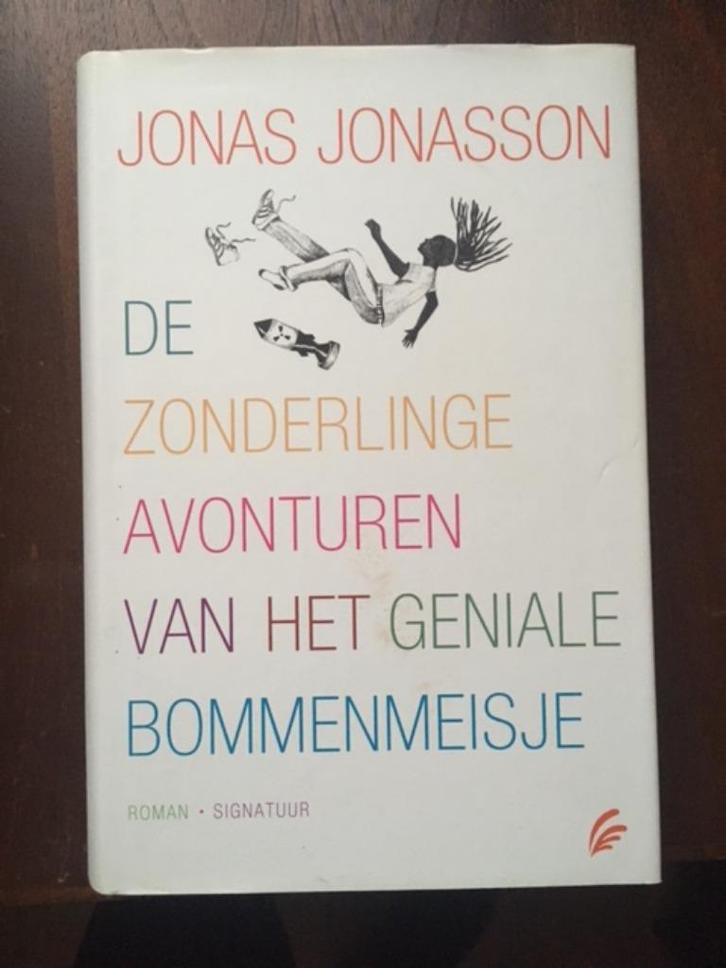 Jonasson: De zonderlinge avonturen vh geniale bommenmeisje, Boeken, Romans, Zo goed als nieuw, Europa overig, Ophalen of Verzenden