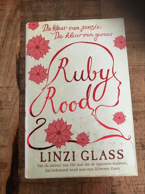 Rubi rood Linzi glass, Boeken, Romans, Zo goed als nieuw, Nederland, Ophalen of Verzenden