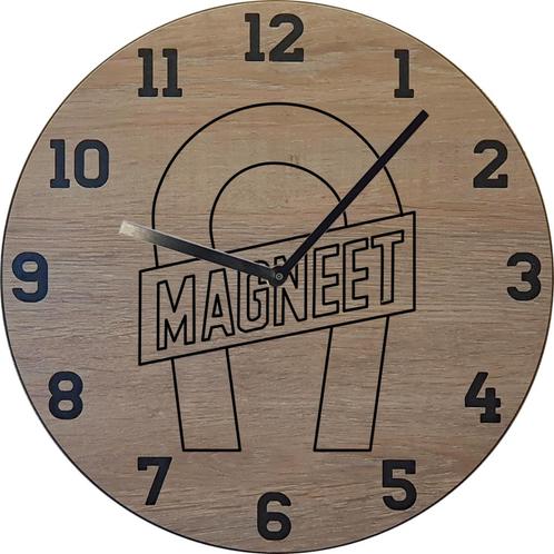 Themaklok met een Magneet brommer logo, Huis en Inrichting, Woonaccessoires | Klokken, Nieuw, Ophalen of Verzenden