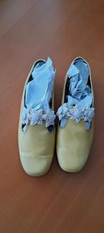 Lichtgele lakschoenen met bloemetjes - maat 37, Verzenden, Zo goed als nieuw, Meisje, Schoentjes