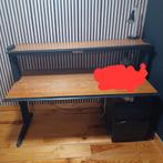 Mooi houten bureau, Ophalen, In hoogte verstelbaar, Zo goed als nieuw, Bureau