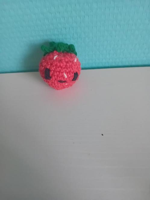 Gehaakte aardbei sleutelhanger, Hobby en Vrije tijd, Breien en Haken, Nieuw, Haken, Overige typen, Ophalen