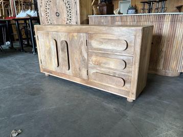 Zeer fraai Dressoir mooi o.a in Scandinavisch interieur beschikbaar voor biedingen