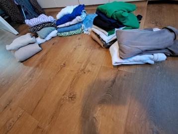 Groot kledingpakket Maat 36,36, S,M beschikbaar voor biedingen