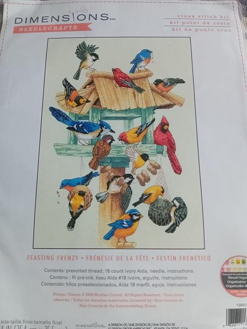 Borduurpakket Feasting Frenzy van Dimensions, Hobby en Vrije tijd, Borduren en Borduurmachines, Nieuw, Borduurpakket, Ophalen of Verzenden
