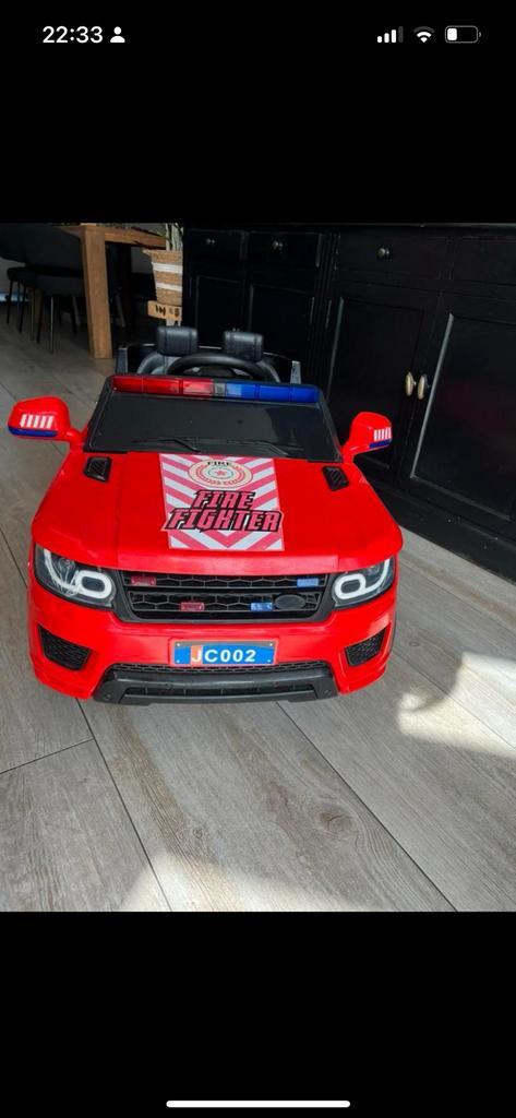 Elektrisch bestuurbare brandweerauto 2 persoons, Kinderen en Baby's, Speelgoed | Speelgoedvoertuigen, Zo goed als nieuw, Afstandsbediening