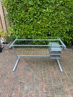 Ikea bureau met glazen plaat, Huis en Inrichting, Ophalen, Zo goed als nieuw