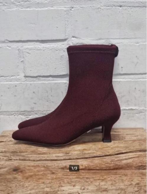 Pedro Miralles - Bordeauxrode sockboots maat 39 - Nieuw €120, Kleding | Dames, Schoenen, Nieuw, Lage of Enkellaarzen, Rood, Ophalen of Verzenden