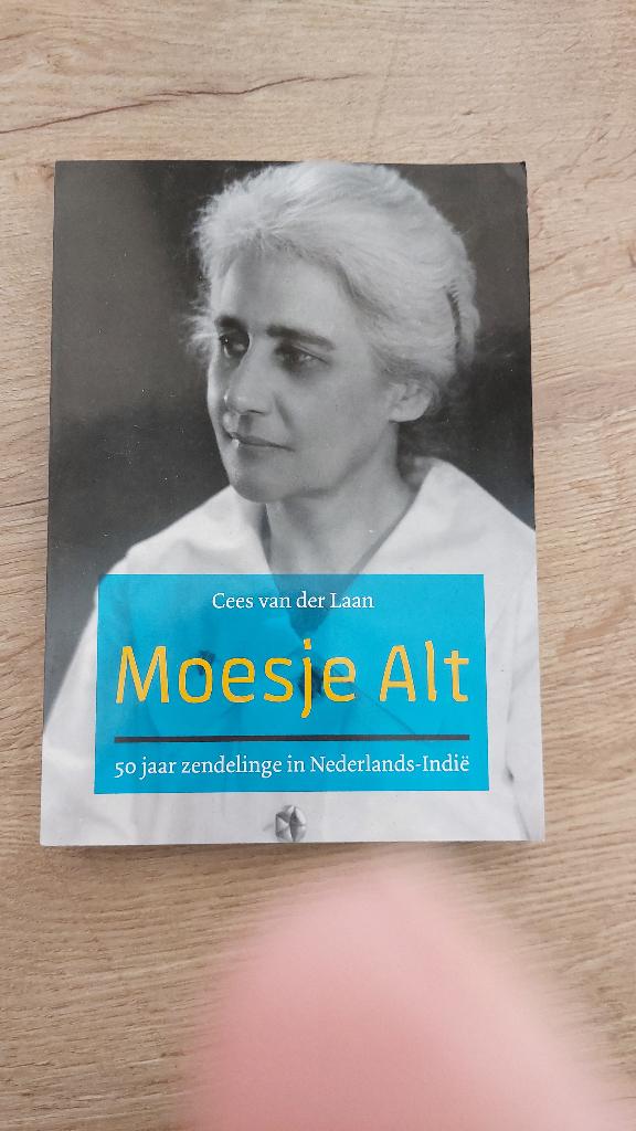 Moesje Alt, Ophalen of Verzenden, Christendom | Katholiek, Cees van der Laan, Zo goed als nieuw