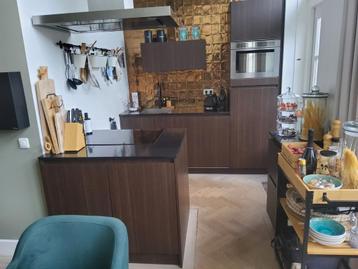 Moderne complete keuken met inbouwapperatuur beschikbaar voor biedingen