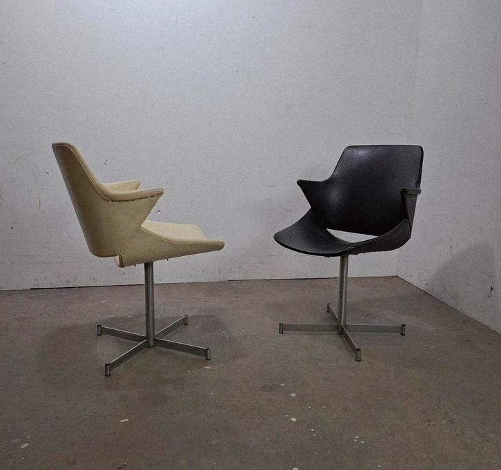 Vintage Artifort Harcourt Kappersstoel Jaren 60 p st, Huis en Inrichting, Stoelen, Gebruikt, Eén, Leer, Metaal, Overige kleuren