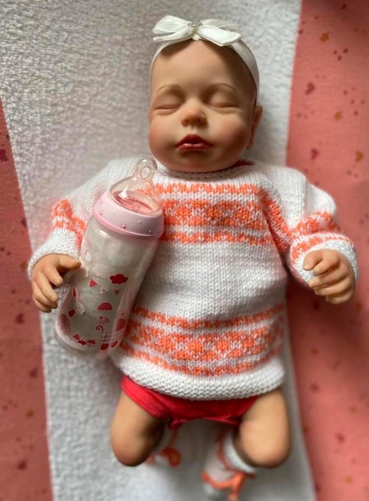 Slaap reborn baby ( levens echt ), Verzamelen, Poppen, Zo goed als nieuw, Babypop, Levensecht of Reborn, Verzenden