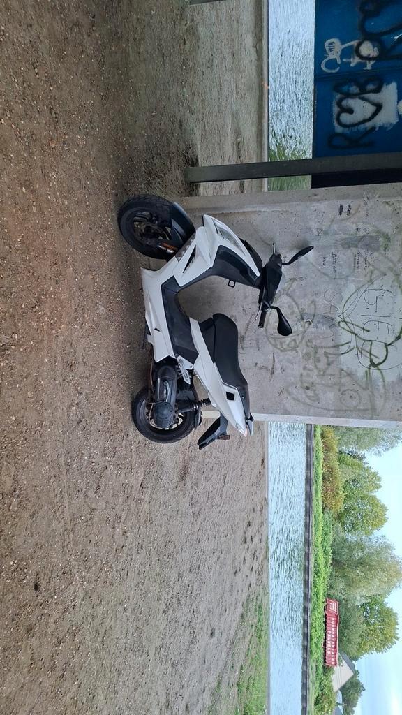 Nette speedfight 3 70cc malossi lc B klasse te koop 1000€, Fietsen en Brommers, Minibikes, Midibikes en Pitbikes, Zo goed als nieuw