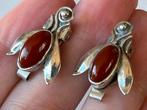 Bijzondere zilveren oorbellen Cornalijn, Sieraden, Tassen en Uiterlijk, Ophalen of Verzenden, Zo goed als nieuw, Met edelsteen