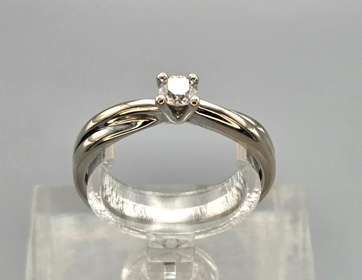 Wit gouden Vintage design ring met diamant. 2025/876., Sieraden, Tassen en Uiterlijk, Ringen, Zo goed als nieuw, Dame, Kleiner dan 17