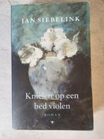 Kniëlen op een bed violen - Jan Siebelink, Ophalen of Verzenden, Gelezen, Jan Siebelink, Nederland