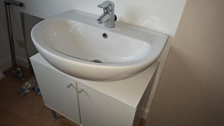 Venlo wastafel, kast, spiegel, kraan en toebehoren, Huis en Inrichting, Badkamer | Badkamermeubels, Zo goed als nieuw, Wasbak of Wastafel