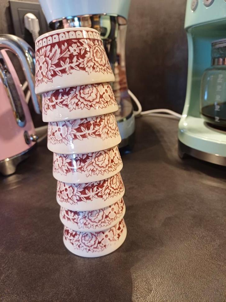Mooie eierdopjes van Regout Castillo decor Old England rood, Antiek en Kunst, Antiek | Servies los, Verzenden