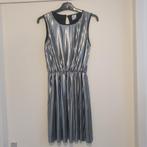 Zilverkleurige jurk VRS Junior maat 164, Kinderen en Baby's, Kinderkleding | Overige, Ophalen of Verzenden, Zo goed als nieuw