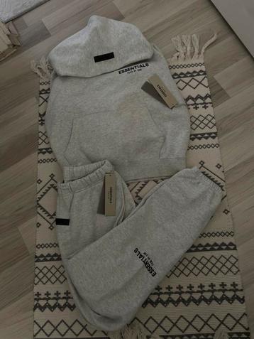 Fear of god essentials light oatmeal full set beschikbaar voor biedingen