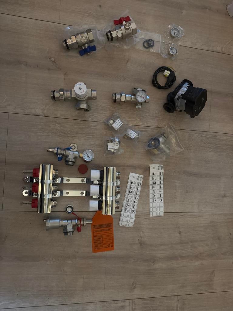 Vloerverwarming Grundfos UPM3 Auto L25-70/130 Circulatiepomp, Doe-het-zelf en Verbouw, Minder dan 30 cm, Hoog rendement (Hr), Cv-ketel of Combi-ketel