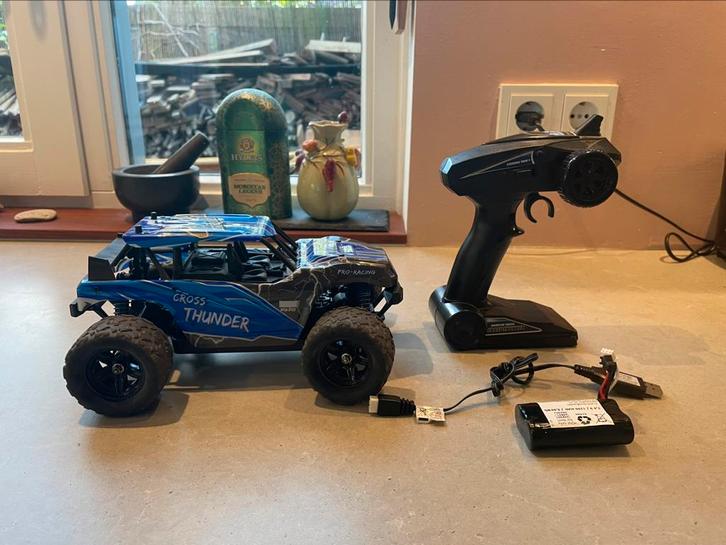 Revell cross thunder 50 km/uur, Hobby en Vrije tijd, Modelbouw | Radiografisch | Auto's, Gebruikt, Auto offroad, Elektro, Overige schalen