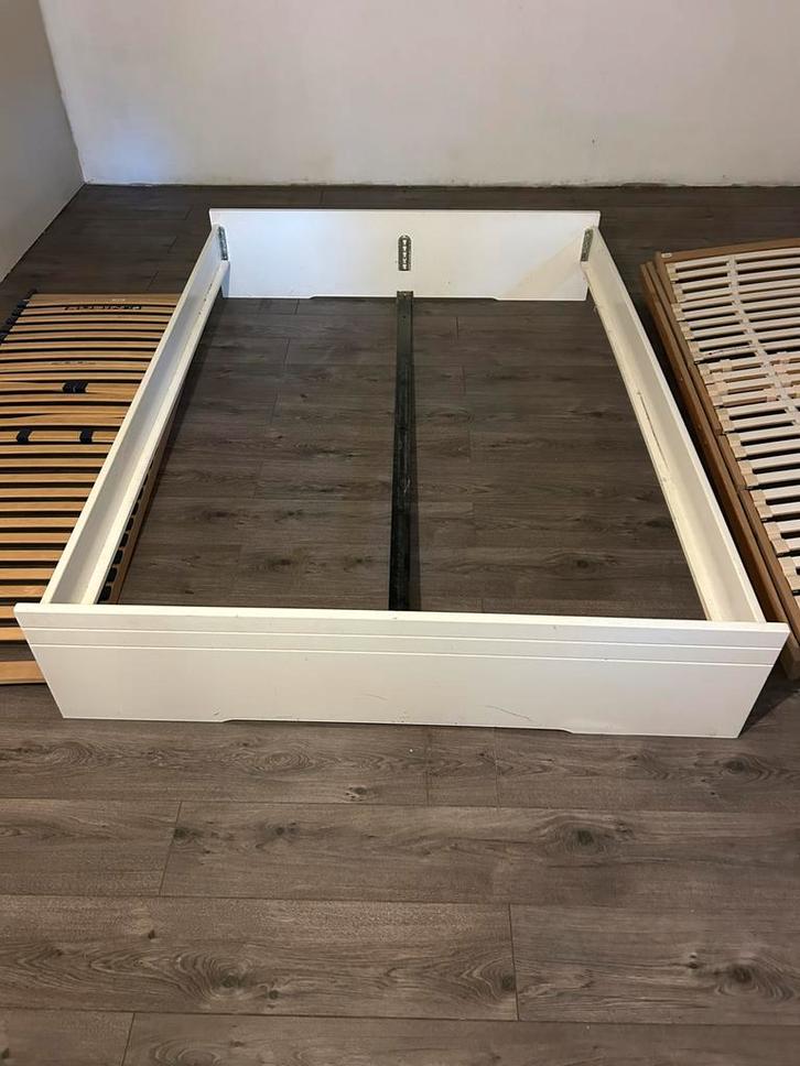 2-persoonsbed 140x200. 1 kant elektrisch verstelbaar, Huis en Inrichting, Slaapkamer | Bedden, Zo goed als nieuw, Tweepersoons