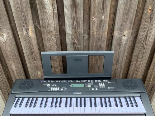 Yamaha ez-220 digital keyboard, Muziek en Instrumenten, Keyboards, Gebruikt, 61 toetsen, Yamaha, Met standaard, Ophalen