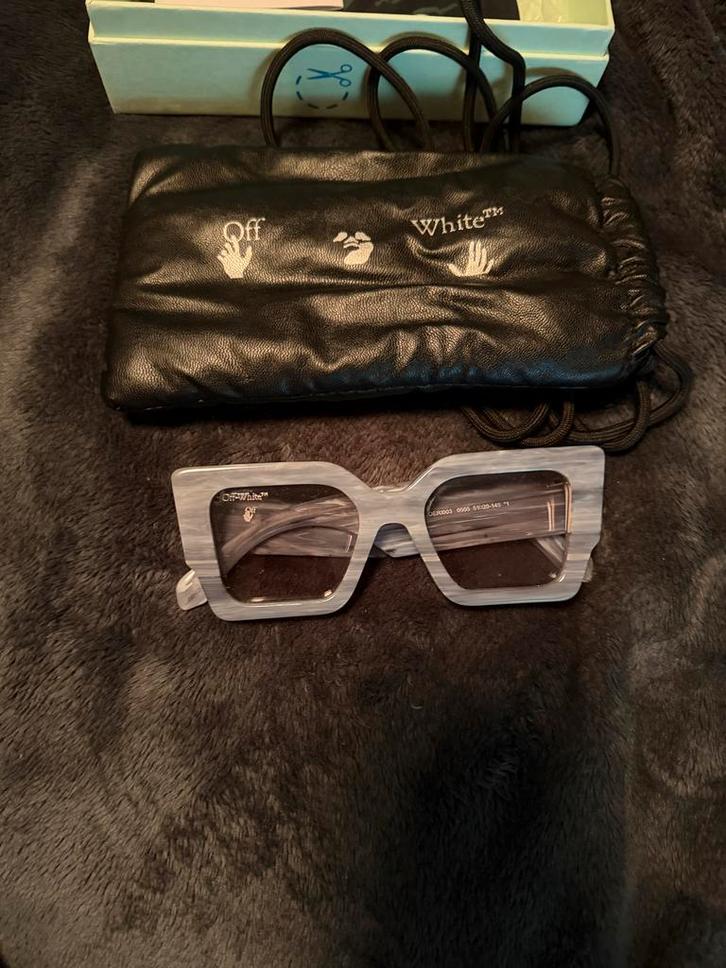 Off White Zonnebril - Stijlvol en Uniek!, Sieraden, Tassen en Uiterlijk, Zonnebrillen en Brillen | Heren, Zo goed als nieuw, Zonnebril