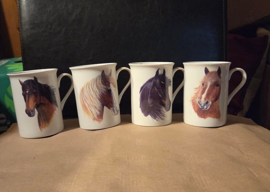 Gray's of Shenstone mokken met paarden (4 stuks), Ophalen of Verzenden, Keramiek, Overige stijlen, Kop(pen) en/of Schotel(s)