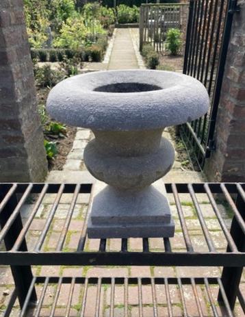 Oude Belgisch hardstenen tuinvaas, kelk , xc beschikbaar voor biedingen