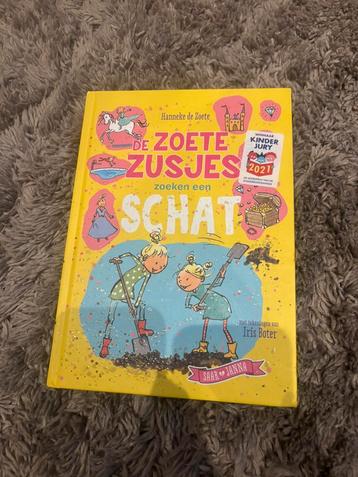 Zoete zusjes zoeken een schat beschikbaar voor biedingen
