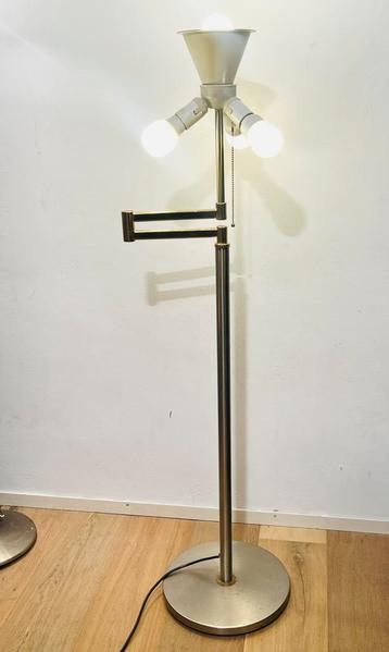 Messing  en Zilver ( metaal) staande lamp beschikbaar voor biedingen