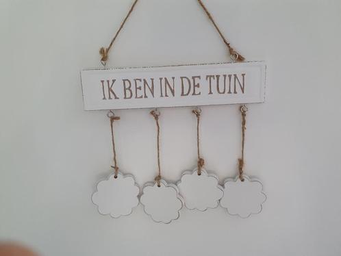 Tekst hanger , ik ben in de tuin, Huis en Inrichting, Woonaccessoires | Tekstborden en Spreuken, Nieuw, Ophalen of Verzenden