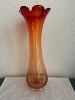 Murano vaas rood oranje in bloemvorm, Antiek en Kunst, Ophalen of Verzenden