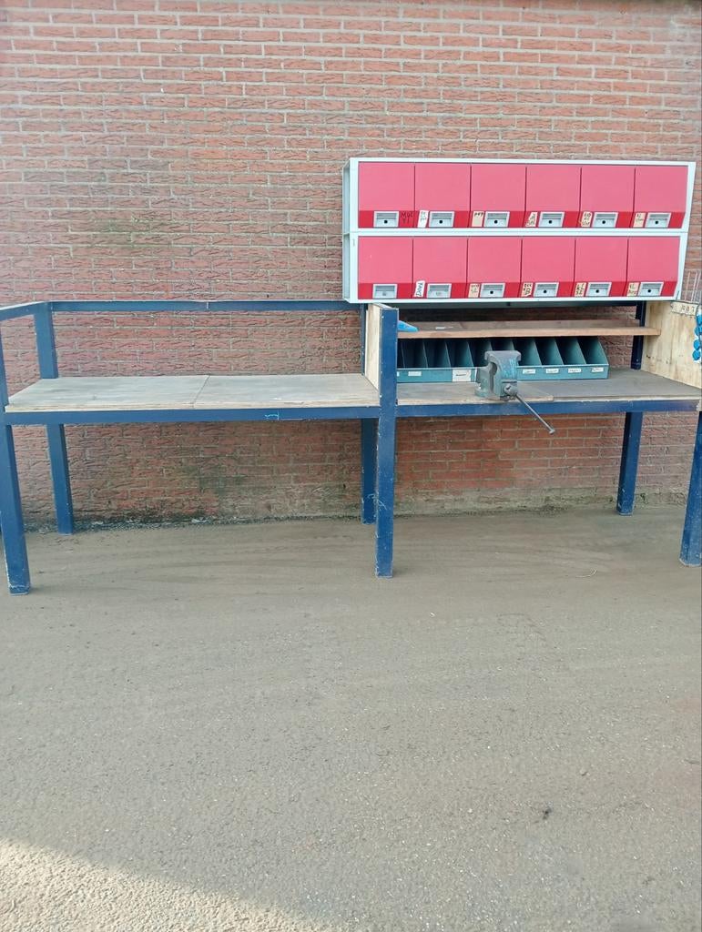 Diverse kleine en grote werkbanken zeer sterk, Doe-het-zelf en Verbouw, Werkbanken, Ophalen, Zo goed als nieuw