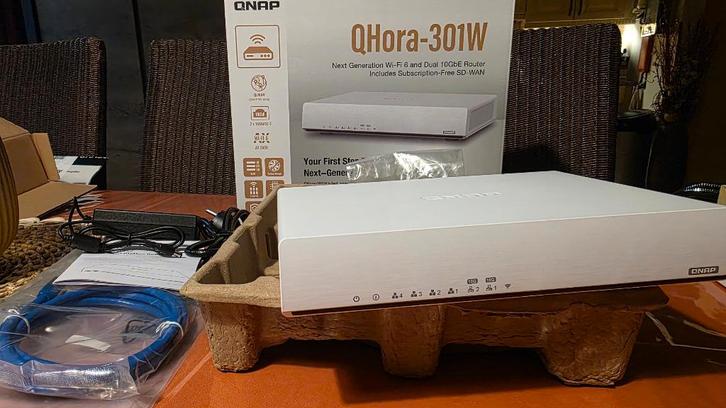 QNAP QHora-301W, Computers en Software, Routers en Modems, Zo goed als nieuw, Router, Ophalen of Verzenden