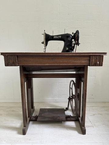 Antieke vintage naaimachine Pfaff 31 beschikbaar voor biedingen