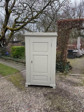 Kast,linnenkast,kast,brocante,legkast,keukenkast,brocante ka beschikbaar voor biedingen