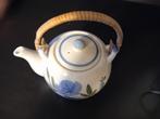 Vintage theepot met bloemmotief, Antiek en Kunst, Antiek | Porselein, Ophalen of Verzenden