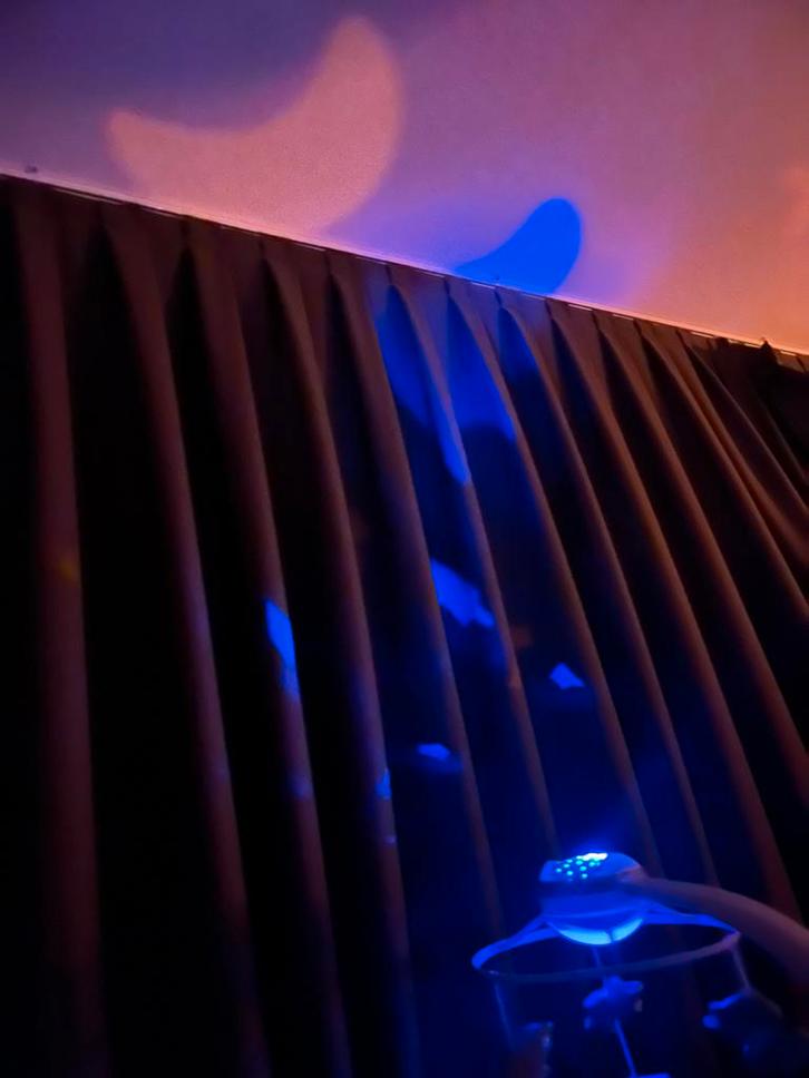 Baby Mobiel met Lichtprojectie - Zo Goed Als Nieuw!, Kinderen en Baby's, Babywiegjes en Ledikanten, Zo goed als nieuw, Ledikant