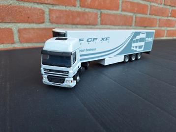 DAF CF Trekker met Oplegger Lion Car 1:50 beschikbaar voor biedingen