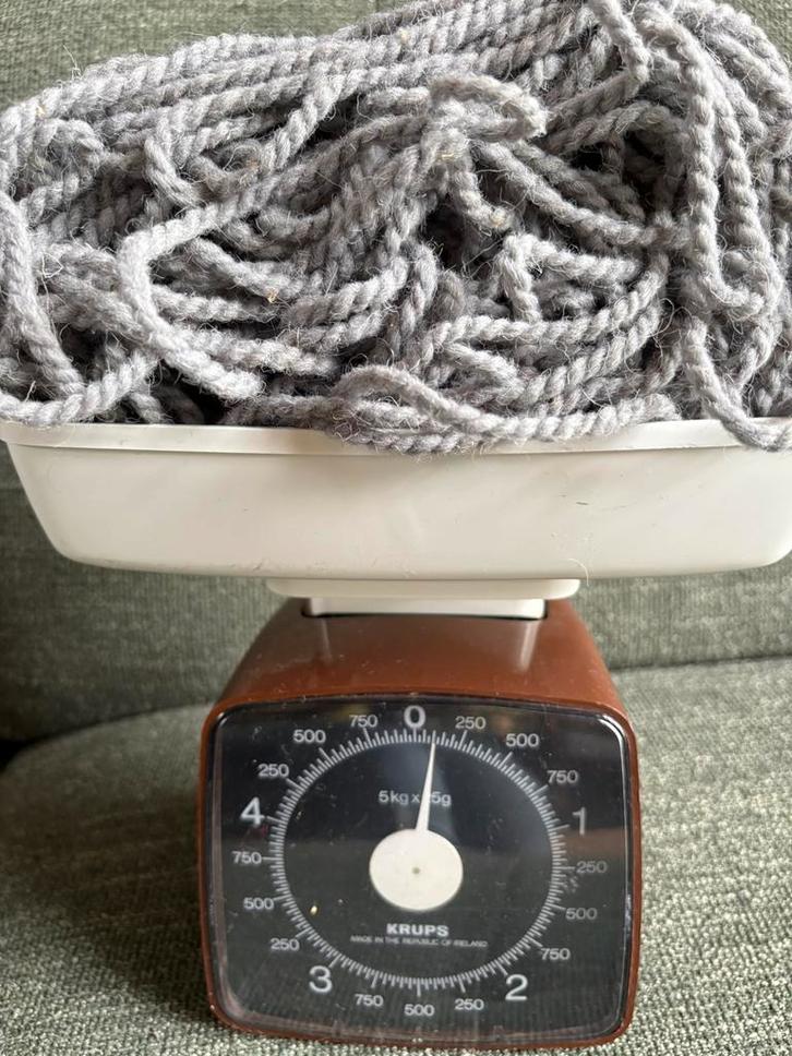 Smyrna wol / knoopwol / tapijtwol grijs, Hobby en Vrije tijd, Breien en Haken, Zo goed als nieuw, Breien of Haken, Wol of Garen