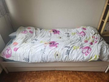 1 persoon bed in goede staat .
