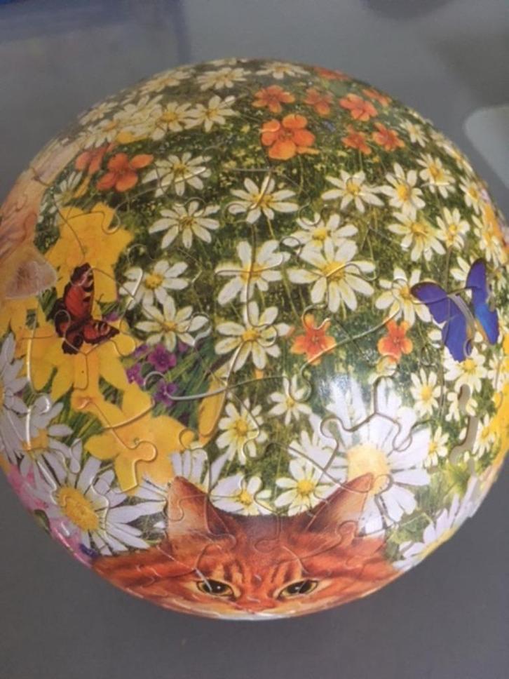 Ravensburger Puzzelbal 240 stukjes: Katten, Hobby en Vrije tijd, Denksport en Puzzels, Gebruikt, Rubik's of 3D-puzzel, Minder dan 500 stukjes