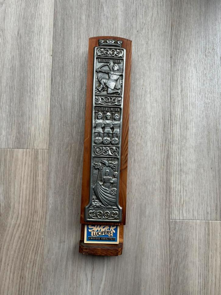 Vintage luciferdoosjeshouder vikingschip - Noorse volkskunst, Verzamelen, Rookartikelen, Aanstekers en Luciferdoosjes, Ophalen of Verzenden