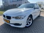 BMW 3-serie 318d High Executive 2014 Navi Led Xenon PDC, Auto's, BMW, Achterwielaandrijving, Navigatiesysteem, Wit, Leder