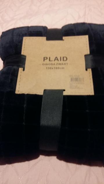 Nieuwe plaids in de kleur zwart. 130x160 cm    2 voor € 25.- beschikbaar voor biedingen